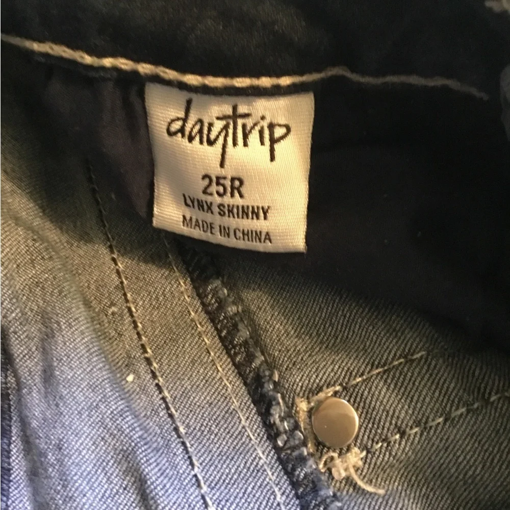 EUC Daytrip jeans, purchased at Buckle, worn only a couple of times, light wash - Picture 2 of 4